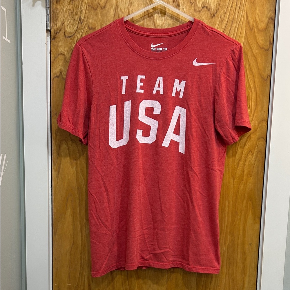 Nike Team USA T-Shirt Red Athletic Cut Small Swoosh Logo Tee